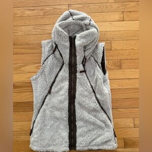 Kuhl Women’s Flight Vest Teddy Fleece Soft Size Medium